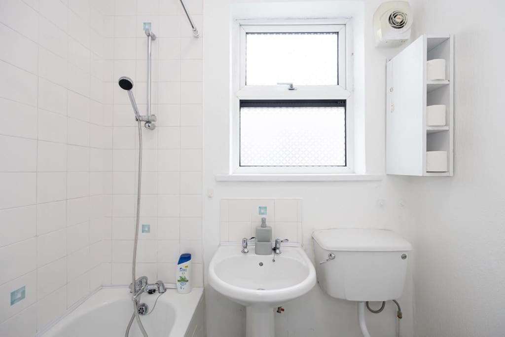 Bright & Modern 3 Bedroom Old Trafford Home Manchester Kültér fotó