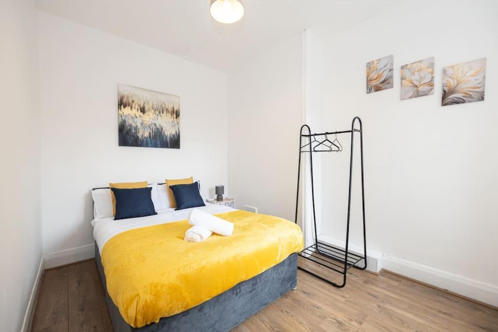 Bright & Modern 3 Bedroom Old Trafford Home Manchester Kültér fotó