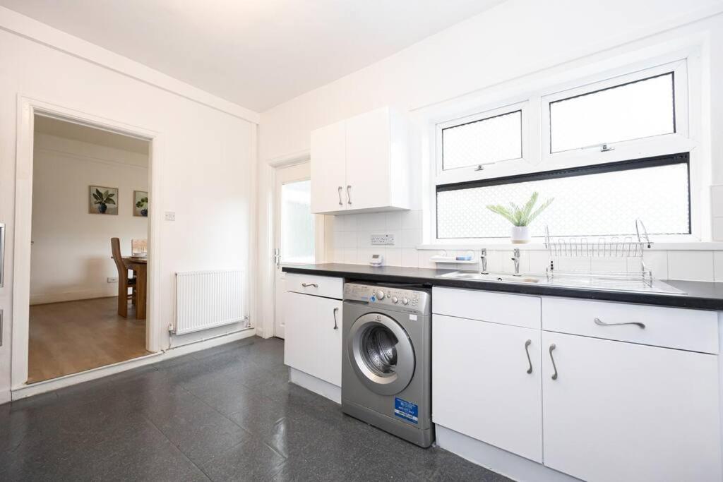 Bright & Modern 3 Bedroom Old Trafford Home Manchester Kültér fotó