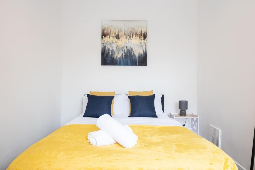 Bright & Modern 3 Bedroom Old Trafford Home Manchester Kültér fotó