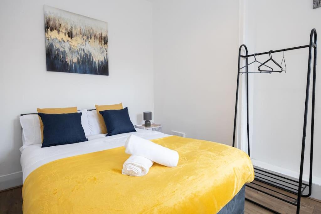Bright & Modern 3 Bedroom Old Trafford Home Manchester Kültér fotó